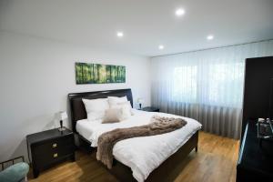 Letto o letti in una camera di Lake View Apartments