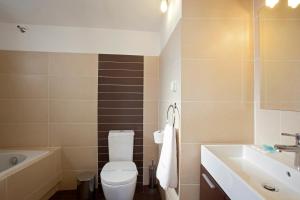 Metropolis Hotel tesisinde bir banyo