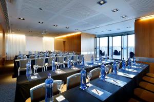 The business area and/or conference room at Eurostars Gran Valencia
