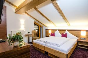 Posteľ alebo postele v izbe v ubytovaní Hotel Garni Subretta