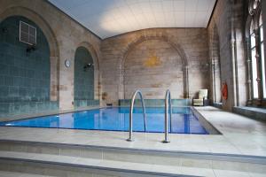 The swimming pool at or near Moat House 7 - Highland Club 