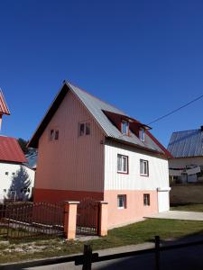 The building in which a vendégházakat is located