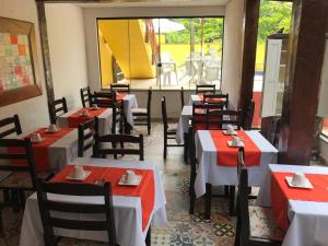 Um restaurante ou outro lugar para comer em Pousada Vila do Sol Juquehy