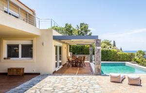 The swimming pool at or close to Analisa Luxury Villa