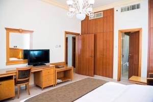 Телевизор и/или развлекательный центр в Platinum Hotel Apartments