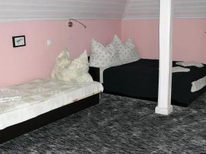 Posteľ alebo postele v izbe v ubytovaní Familia Apartman 304