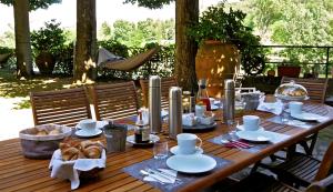 Jedlo v ubytovaní bed & breakfast alebo blízkom okolí
