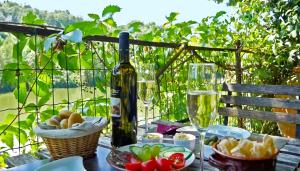 Jedlo v ubytovaní bed & breakfast alebo blízkom okolí
