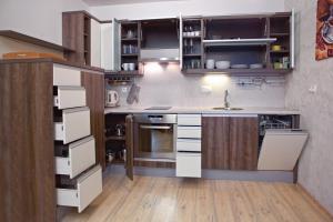 Küche/Küchenzeile in der Unterkunft Apartmán ENZO č 103 Tále Chopok Juh