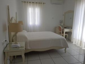 Cama ou camas em um quarto em Hotel Alkyon