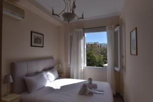 A bed or beds in a room at Acro&Polis