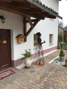 a statue of a woman standing outside of a house at Toms Herberge in Eisenberg
