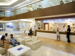 Lobbyn eller receptionsområdet på Green Bay Resort & Spa - All Inclusive