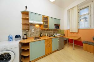 Virtuvė arba virtuvėlė apgyvendinimo įstaigoje Apartments Truhlarska 31