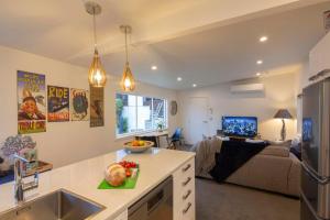 Gallery image of Kohanga Rua Cottage by Amazing Accom in Queenstown