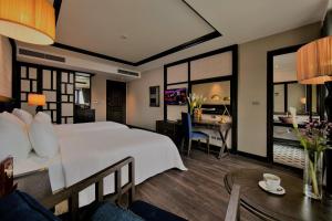Postel nebo postele na pokoji v ubytování Lotus Aroma Sapa Hotel