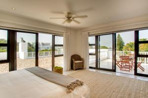 Katil atau katil-katil dalam bilik di Limoni Luxury Suites
