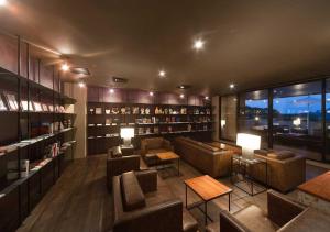 a library with couches and tables and bookshelves at Aura Tachibana in Hakone +172 photos