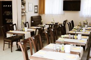 Reštaurácia alebo iné gastronomické zariadenie v ubytovaní Primus Hotel & Apartments