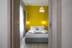Säng eller sängar i ett rum på Chalepa Boutique Apartment