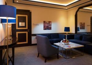 Ruang duduk di Retaj Salwa Resort & Spa