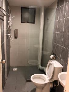 Ванна кімната в Brand New Apartment in Local Neighbourhood