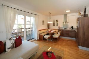 Posteľ alebo postele v izbe v ubytovaní EXCLUSIVE APARTMENTS - inclusive Zell am See-Kaprun Sommerkarte und unbegrenztem Tauern SPA Eintritt