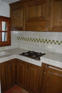 A kitchen or kitchenette at Dhora