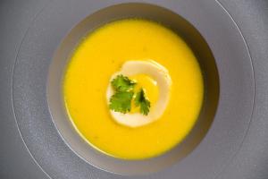 Makanan di atau berdekatan hotel