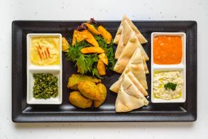 Makanan di atau berdekatan hotel