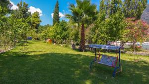 Vonkajšia záhrada v ubytovaní Palmyra Beachfront Studios