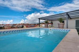 Bazén v ubytování Apartments Holidays Roko nebo v jeho okolí
