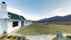 Gallery image of Swartberg Pass Cottages in Matjiesrivier