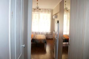 Kama o mga kama sa kuwarto sa Apartments Zhambyl 159