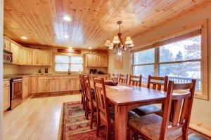 Gallery image of Island View I in Eagle River