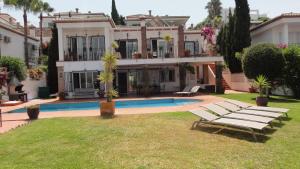 The swimming pool at or close to Villa El Gallo