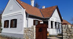 The building in which Az apartmant is located
