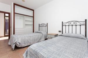 A bed or beds in a room at Casa el Aceitunal Még 28 kép