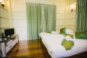 En eller flere senge i et værelse på SuanTung Coffee & Guesthouse