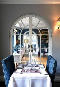 Un restaurant u otro lugar para comer en Leenane Hotel
