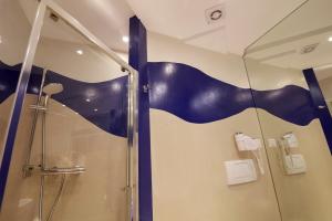 a bathroom with a shower with a glass door at Hotel Excelsior in Vasto