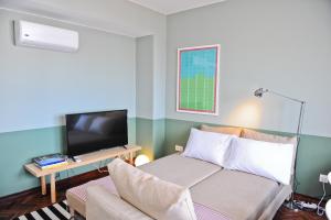 מיטה או מיטות בחדר ב-Green Wine Affair Apartment 6B