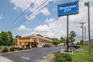 a roadwalk inn sign in front of a building at Rodeway Inn in Laurens