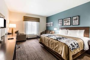 Postel nebo postele na pokoji v ubytování Sleep Inn & Suites - Bryan