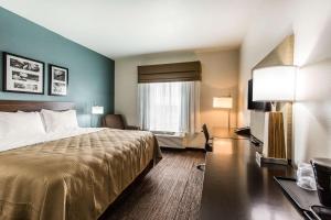 Postel nebo postele na pokoji v ubytování Sleep Inn & Suites - Bryan