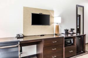 Kuchyň nebo kuchyňský kout v ubytování Sleep Inn & Suites - Bryan