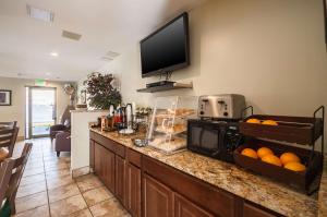 a kitchen with a counter with oranges on it at Econo Lodge Elkridge near Arundel Mills in Elkridge +18 photos