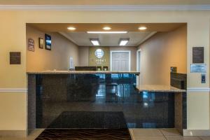 a lobby with a large counter in a hospital at Comfort Inn Mount Shasta Area in Weed