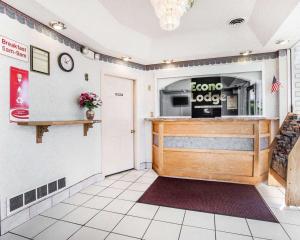 a fast food restaurant with a counter in a room at Econo Lodge in McDonough