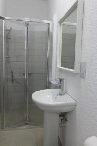Vonios kambarys apgyvendinimo įstaigoje Ibiz Tourist Residence 2